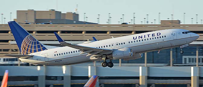 United Boeing 737-824 N14219, Phoenix Sky Harbor, September 25, 2016